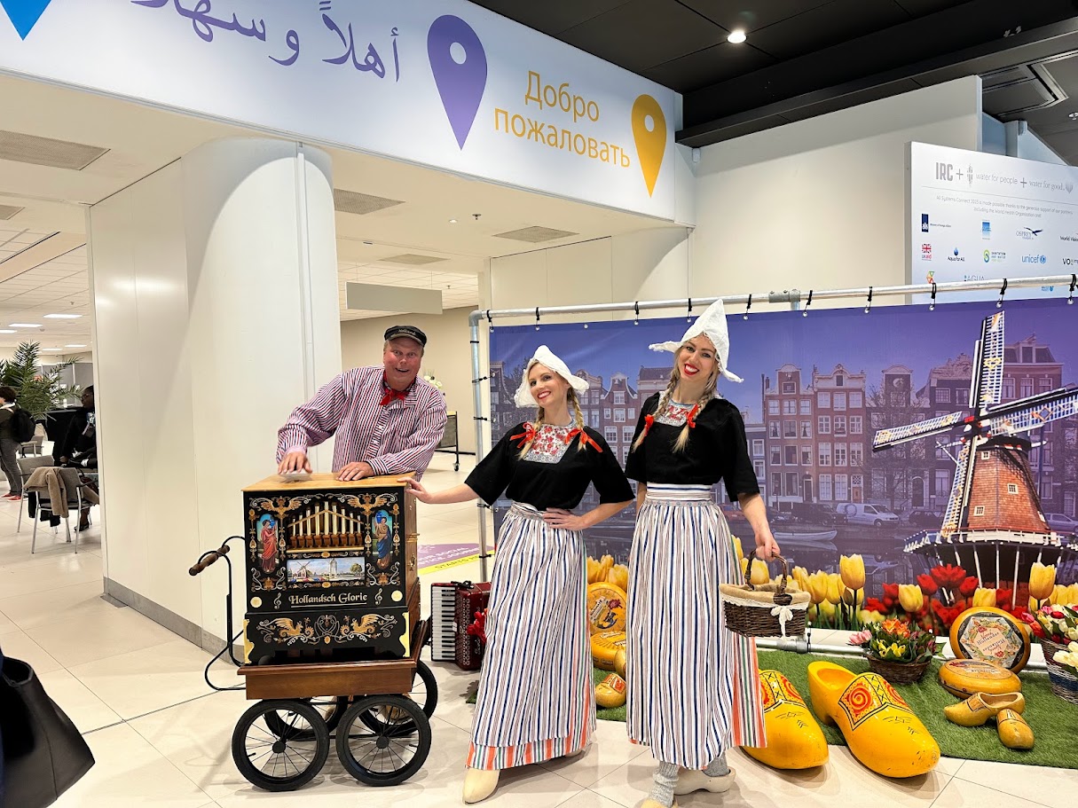 Klein draaiorgeltje met klompen