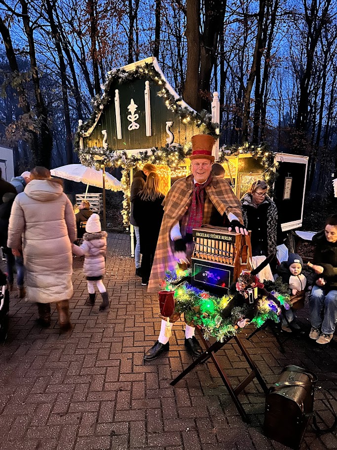 Dickens draaiorgeltje huren, Charles Dickens orgelman huren kerstmis kerst event