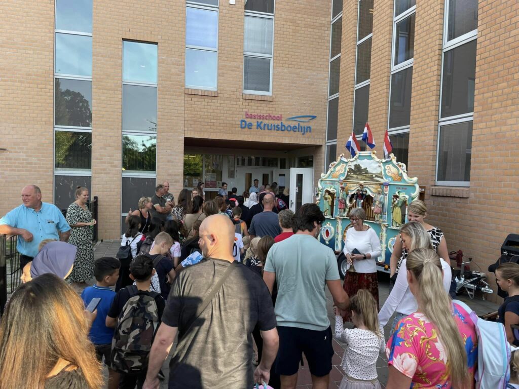 draaiorgel bij school